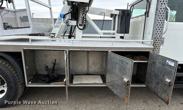 image for item EG1389 1999 International  4700 bridge inspection truck