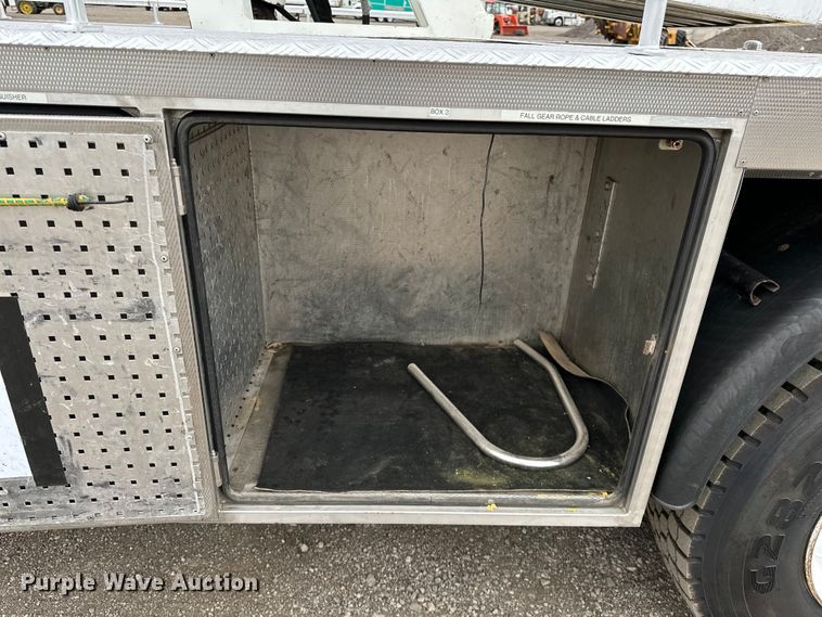 image for item EG1389 1999 International  4700 bridge inspection truck