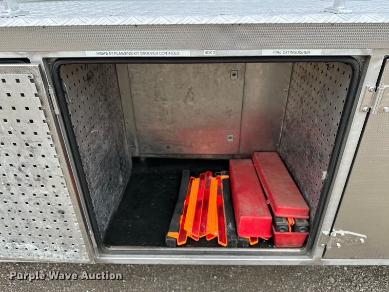 image for item EG1389 1999 International  4700 bridge inspection truck