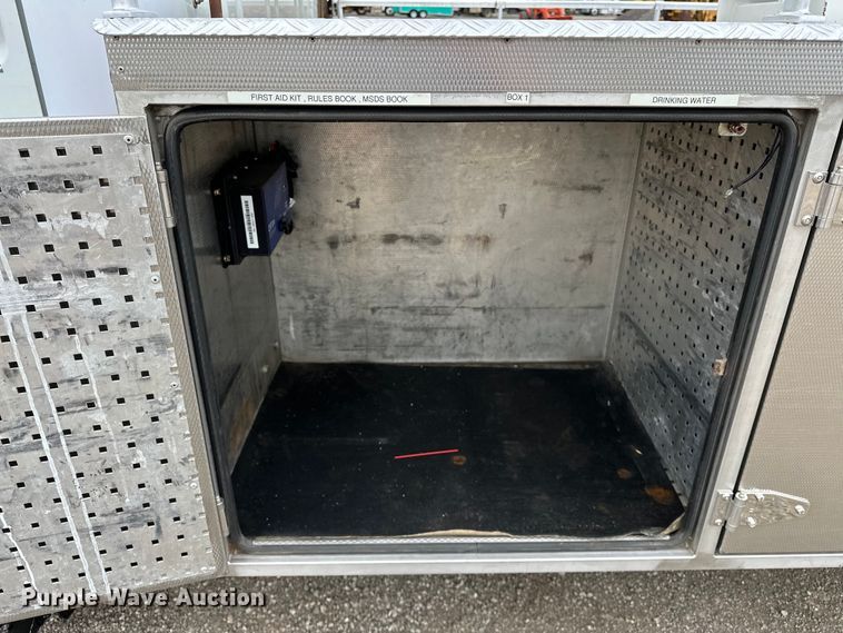 image for item EG1389 1999 International  4700 bridge inspection truck