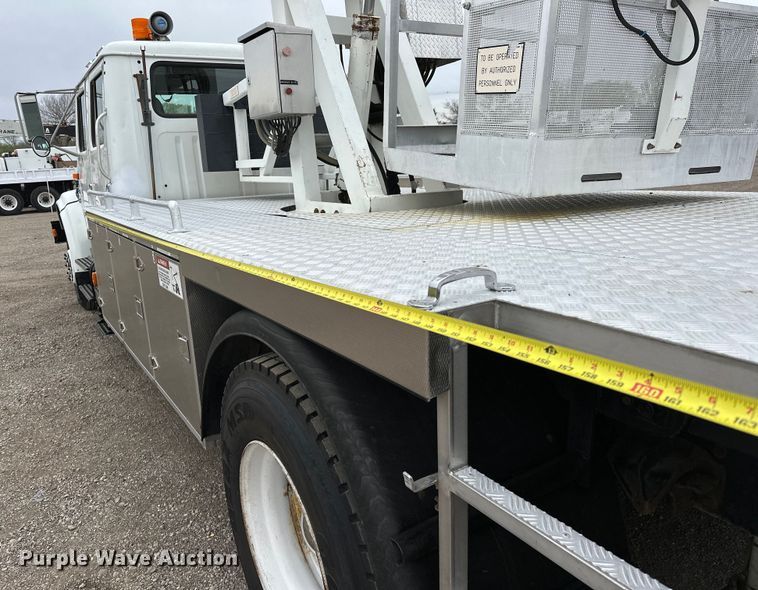 image for item EG1389 1999 International  4700 bridge inspection truck