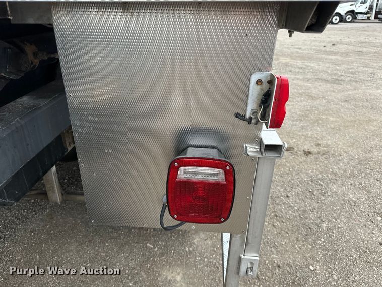 image for item EG1389 1999 International  4700 bridge inspection truck