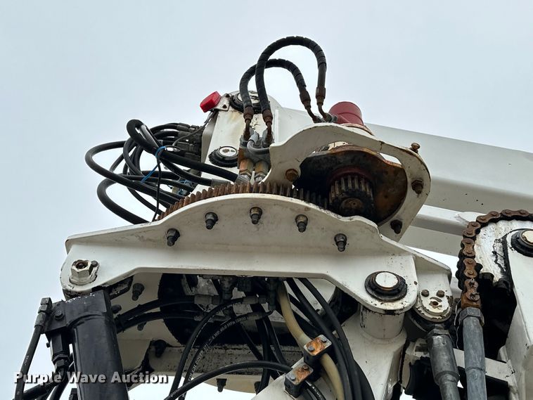 image for item EG1389 1999 International  4700 bridge inspection truck