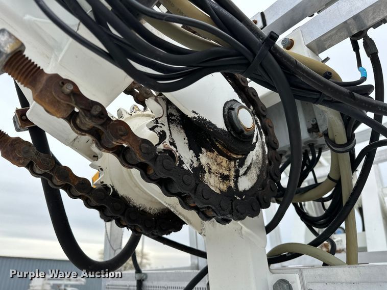 image for item EG1389 1999 International  4700 bridge inspection truck