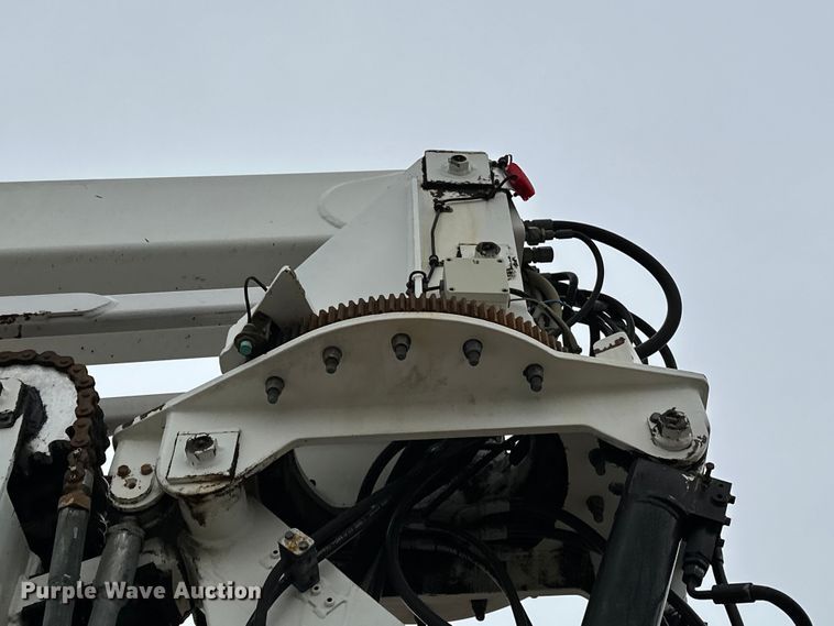 image for item EG1389 1999 International  4700 bridge inspection truck