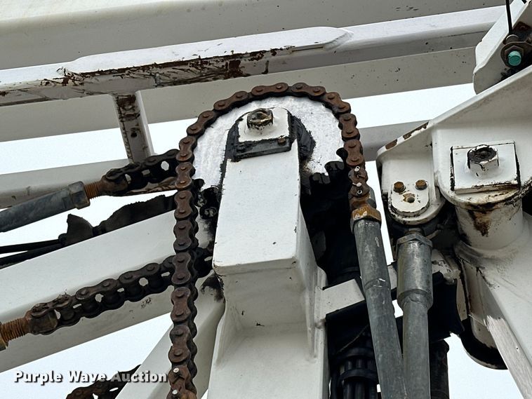 image for item EG1389 1999 International  4700 bridge inspection truck