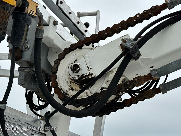 image for item EG1389 1999 International  4700 bridge inspection truck