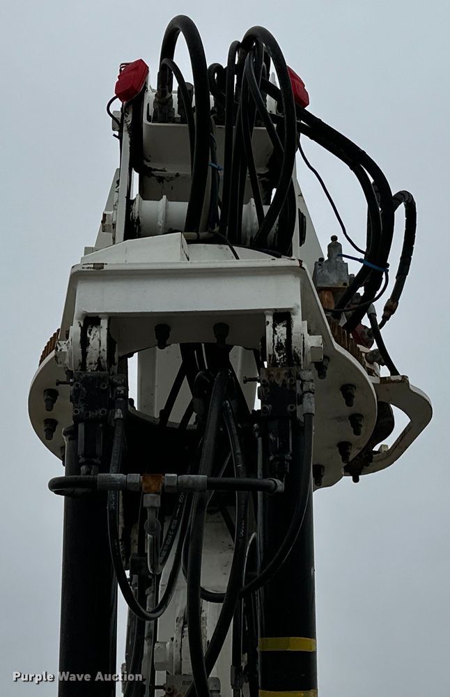 image for item EG1389 1999 International  4700 bridge inspection truck