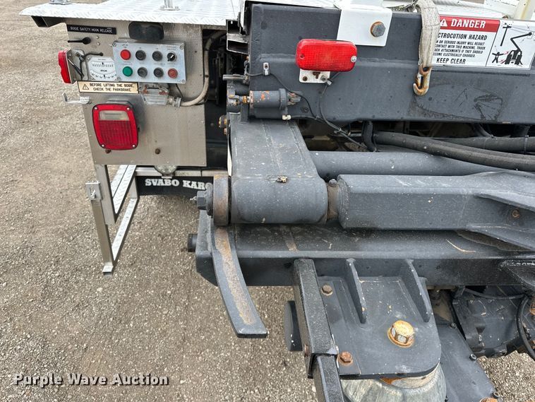 image for item EG1389 1999 International  4700 bridge inspection truck