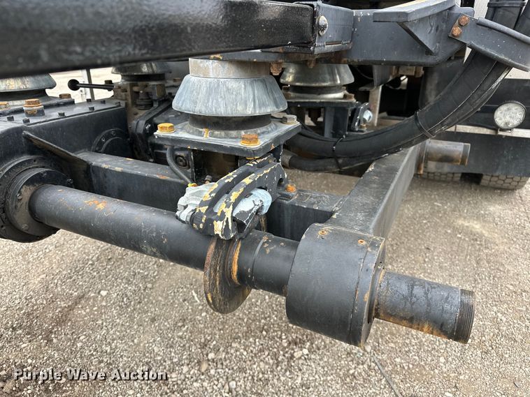 image for item EG1389 1999 International  4700 bridge inspection truck