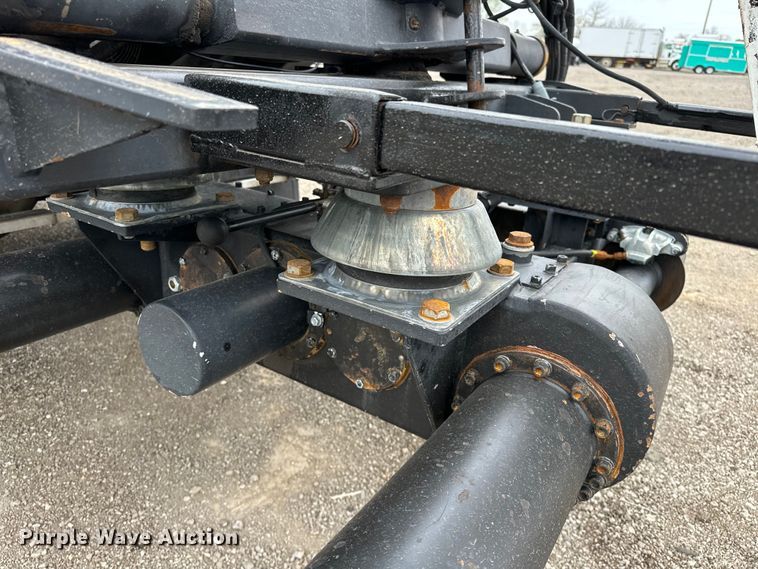 image for item EG1389 1999 International  4700 bridge inspection truck