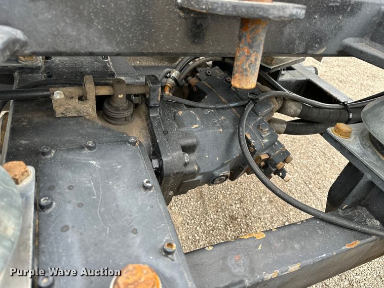 image for item EG1389 1999 International  4700 bridge inspection truck