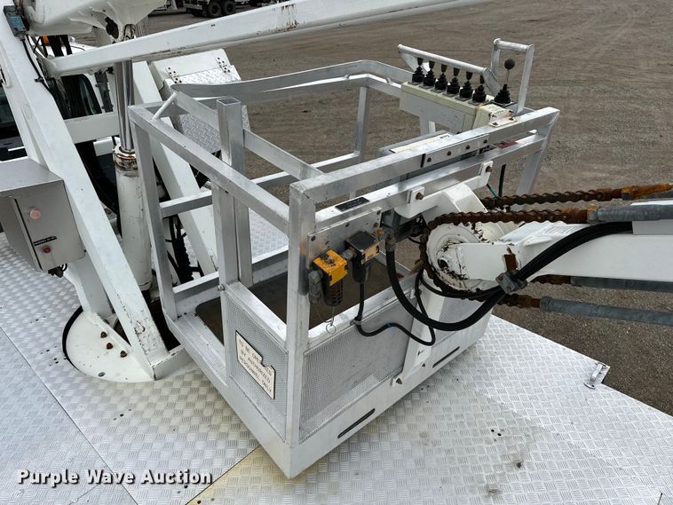 image for item EG1389 1999 International  4700 bridge inspection truck