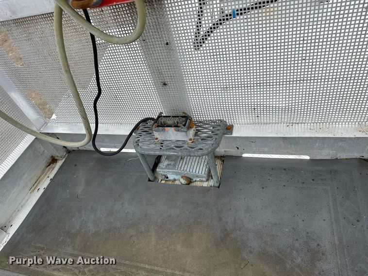 image for item EG1389 1999 International  4700 bridge inspection truck