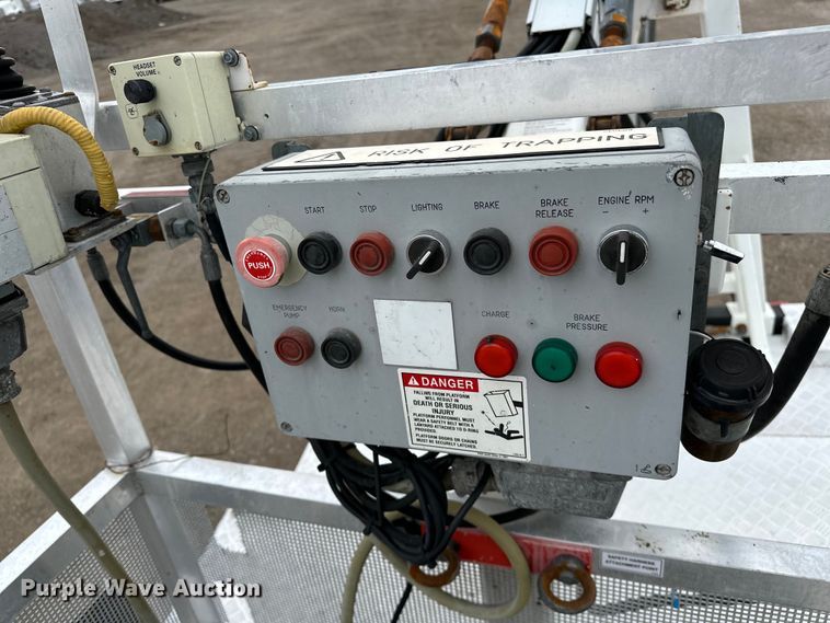 image for item EG1389 1999 International  4700 bridge inspection truck