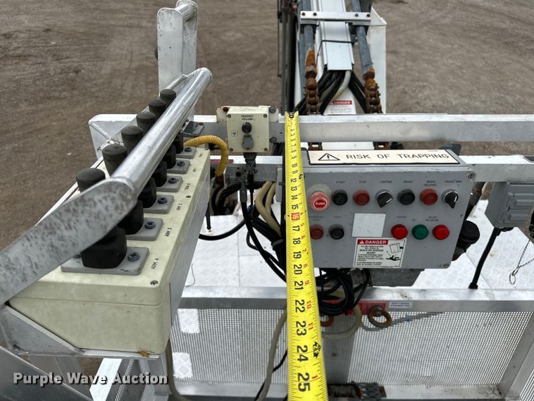 image for item EG1389 1999 International  4700 bridge inspection truck