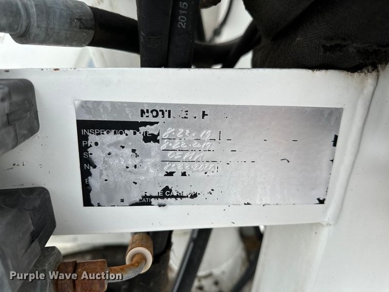 image for item EG1389 1999 International  4700 bridge inspection truck