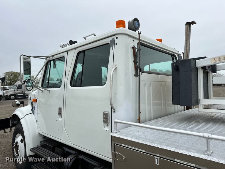 image for item EG1389 1999 International  4700 bridge inspection truck