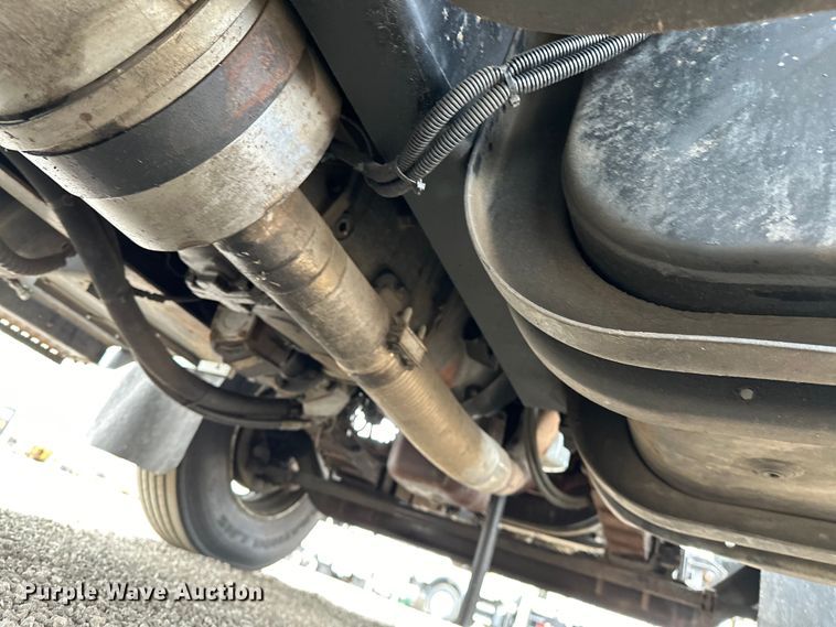 image for item EG1389 1999 International  4700 bridge inspection truck