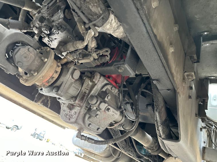 image for item EG1389 1999 International  4700 bridge inspection truck