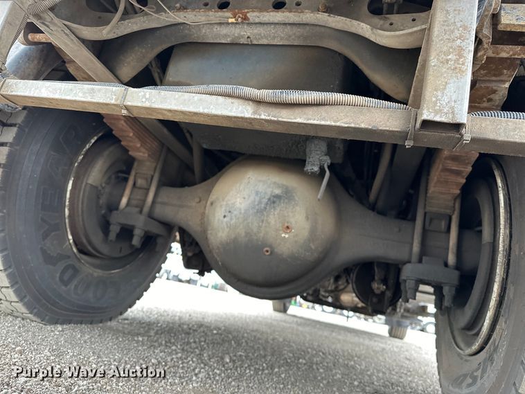 image for item EG1389 1999 International  4700 bridge inspection truck