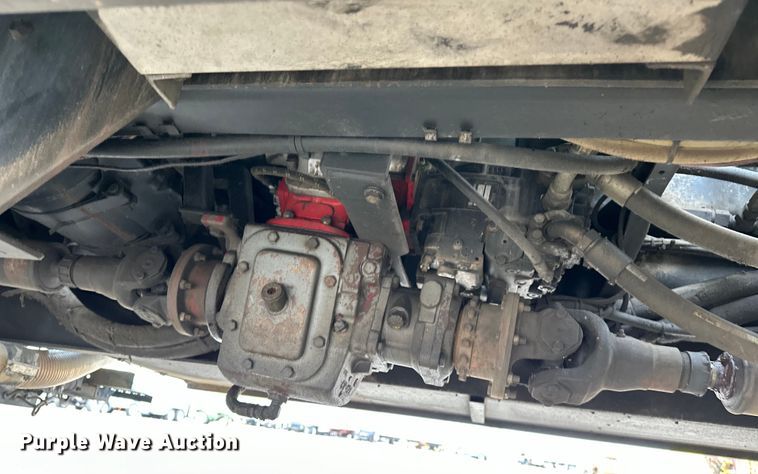 image for item EG1389 1999 International  4700 bridge inspection truck