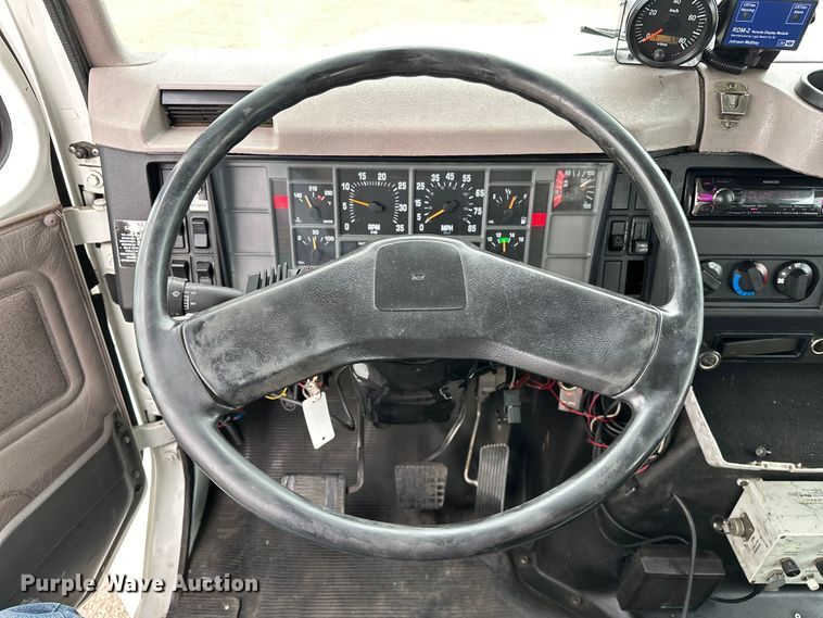 image for item EG1389 1999 International  4700 bridge inspection truck