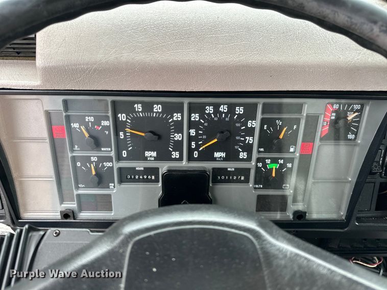 image for item EG1389 1999 International  4700 bridge inspection truck