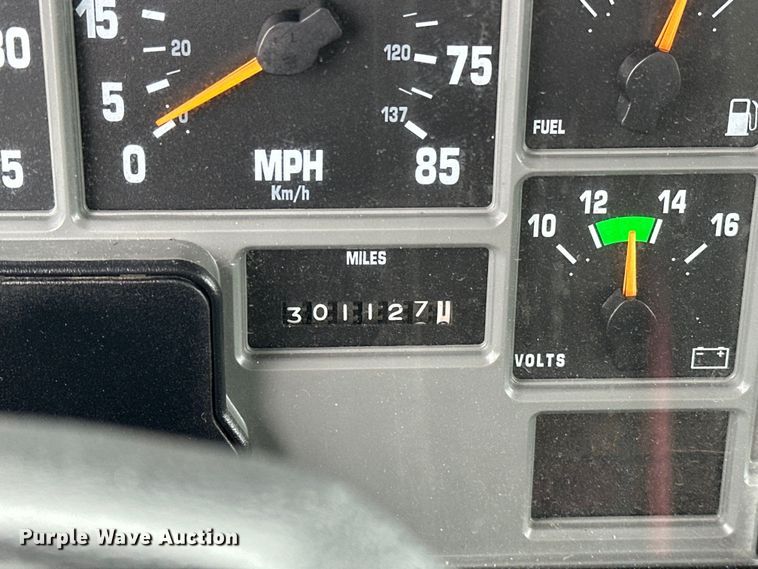 image for item EG1389 1999 International  4700 bridge inspection truck