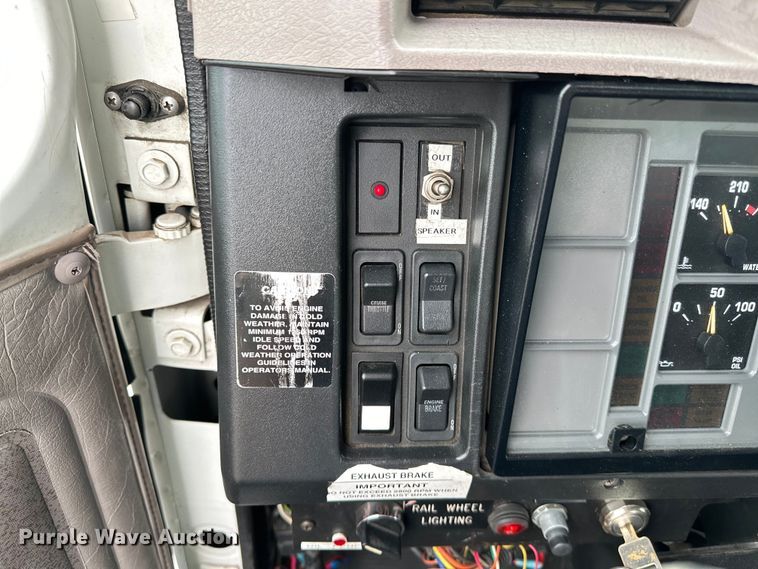 image for item EG1389 1999 International  4700 bridge inspection truck