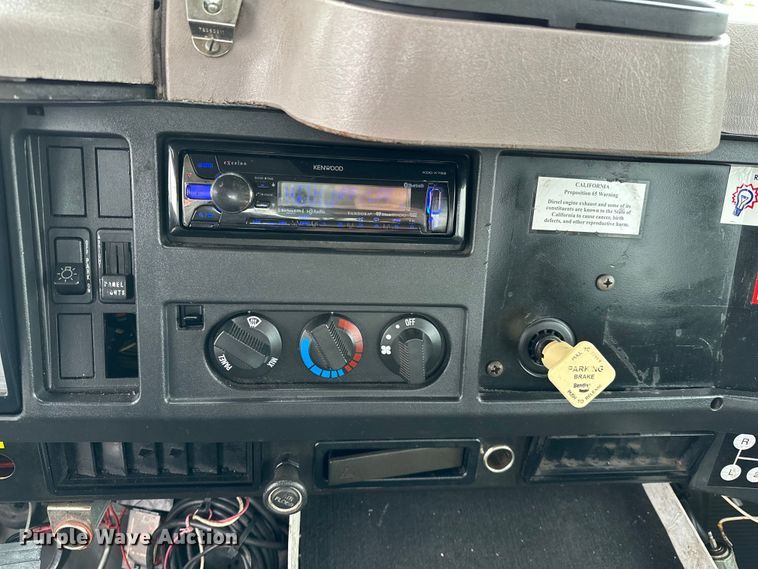 image for item EG1389 1999 International  4700 bridge inspection truck