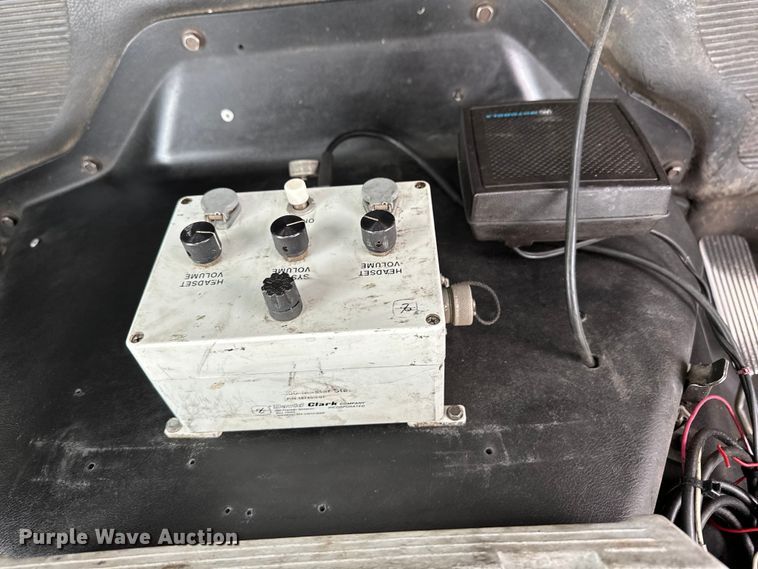 image for item EG1389 1999 International  4700 bridge inspection truck