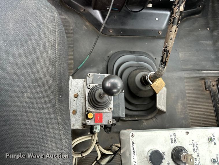 image for item EG1389 1999 International  4700 bridge inspection truck