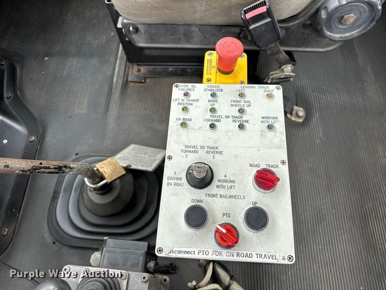 image for item EG1389 1999 International  4700 bridge inspection truck