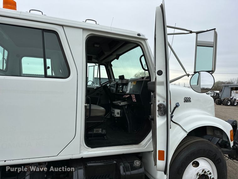 image for item EG1389 1999 International  4700 bridge inspection truck