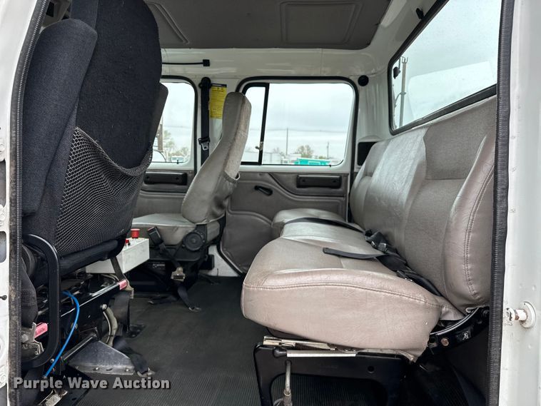 image for item EG1389 1999 International  4700 bridge inspection truck