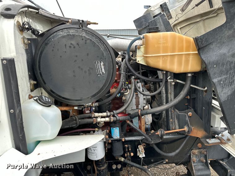 image for item EG1389 1999 International  4700 bridge inspection truck