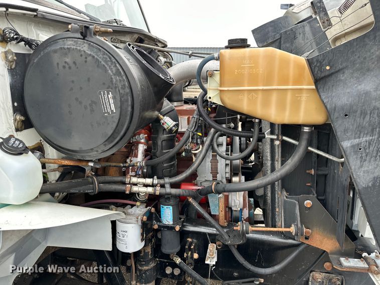 image for item EG1389 1999 International  4700 bridge inspection truck