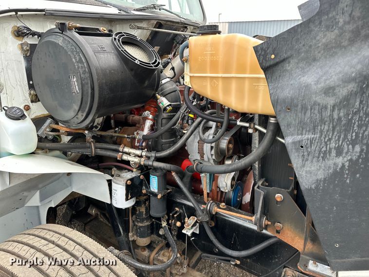 image for item EG1389 1999 International  4700 bridge inspection truck