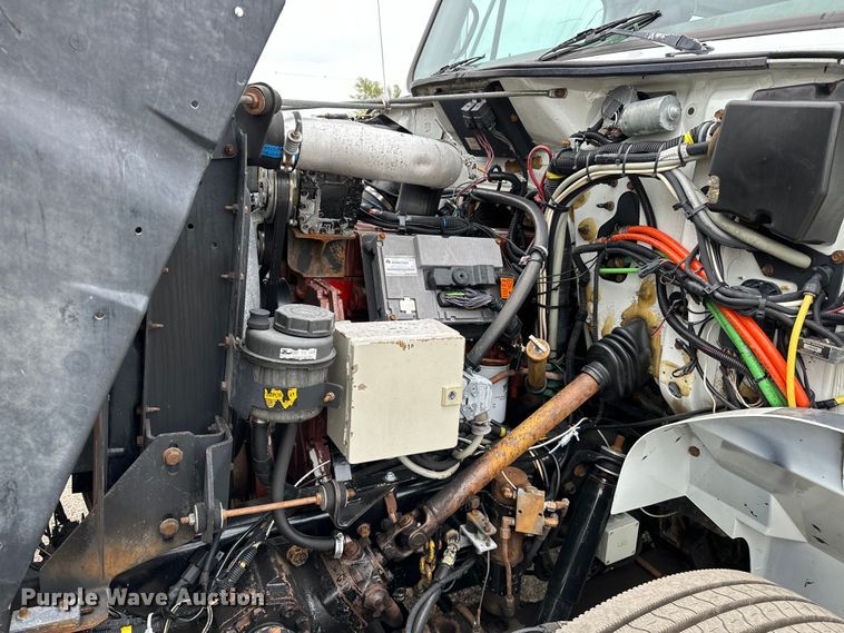 image for item EG1389 1999 International  4700 bridge inspection truck