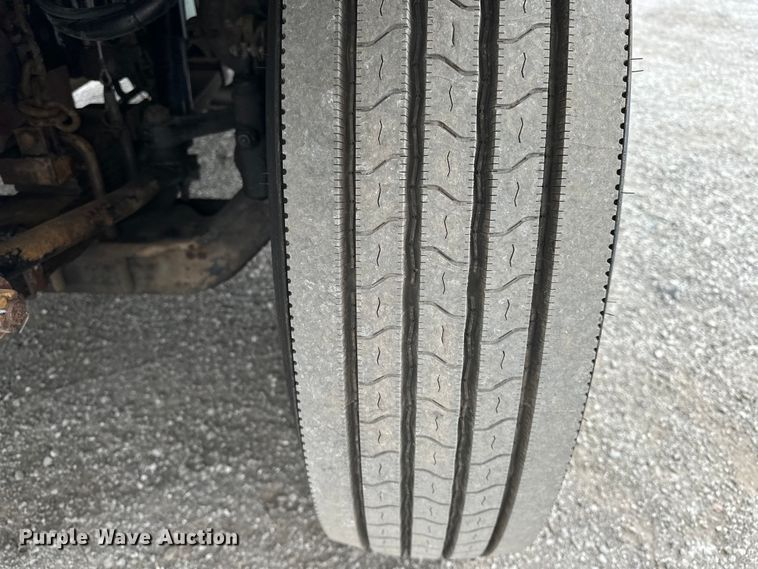 image for item EG1389 1999 International  4700 bridge inspection truck