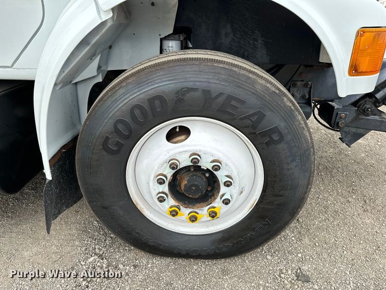 image for item EG1389 1999 International  4700 bridge inspection truck