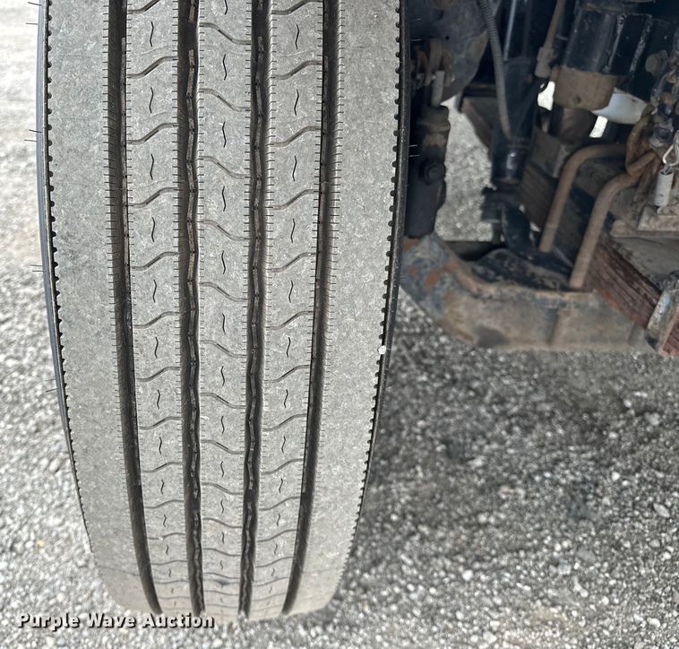 image for item EG1389 1999 International  4700 bridge inspection truck