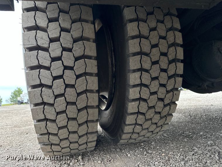 image for item EG1389 1999 International  4700 bridge inspection truck