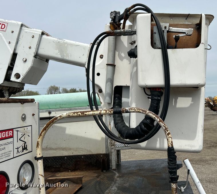 image for item EG1400 1997 Ford F800 bucket truck