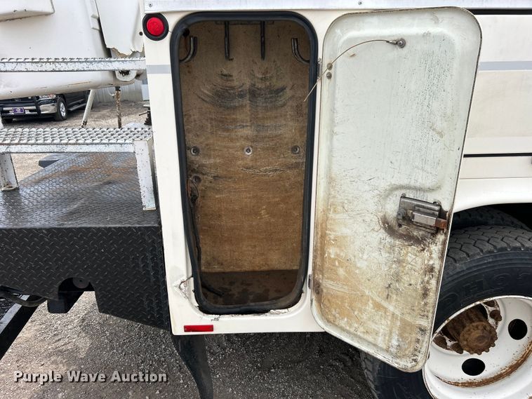 image for item EG1400 1997 Ford F800 bucket truck