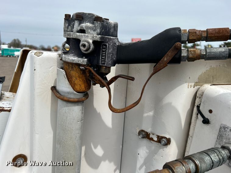 image for item EG1400 1997 Ford F800 bucket truck