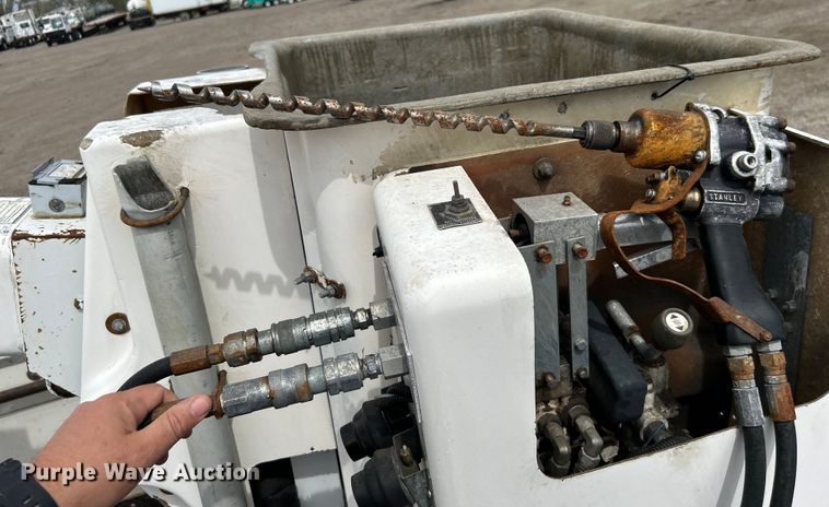 image for item EG1400 1997 Ford F800 bucket truck