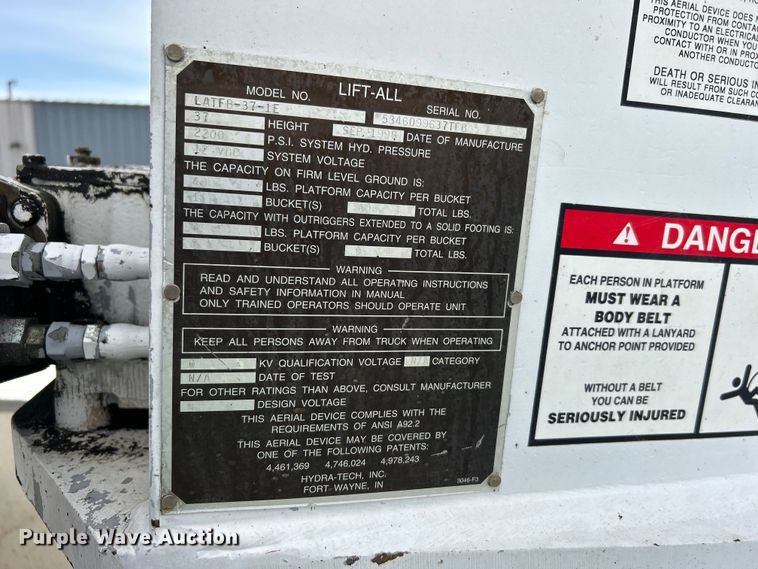 image for item EG1400 1997 Ford F800 bucket truck