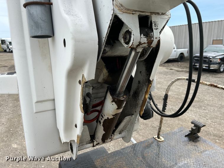 image for item EG1400 1997 Ford F800 bucket truck